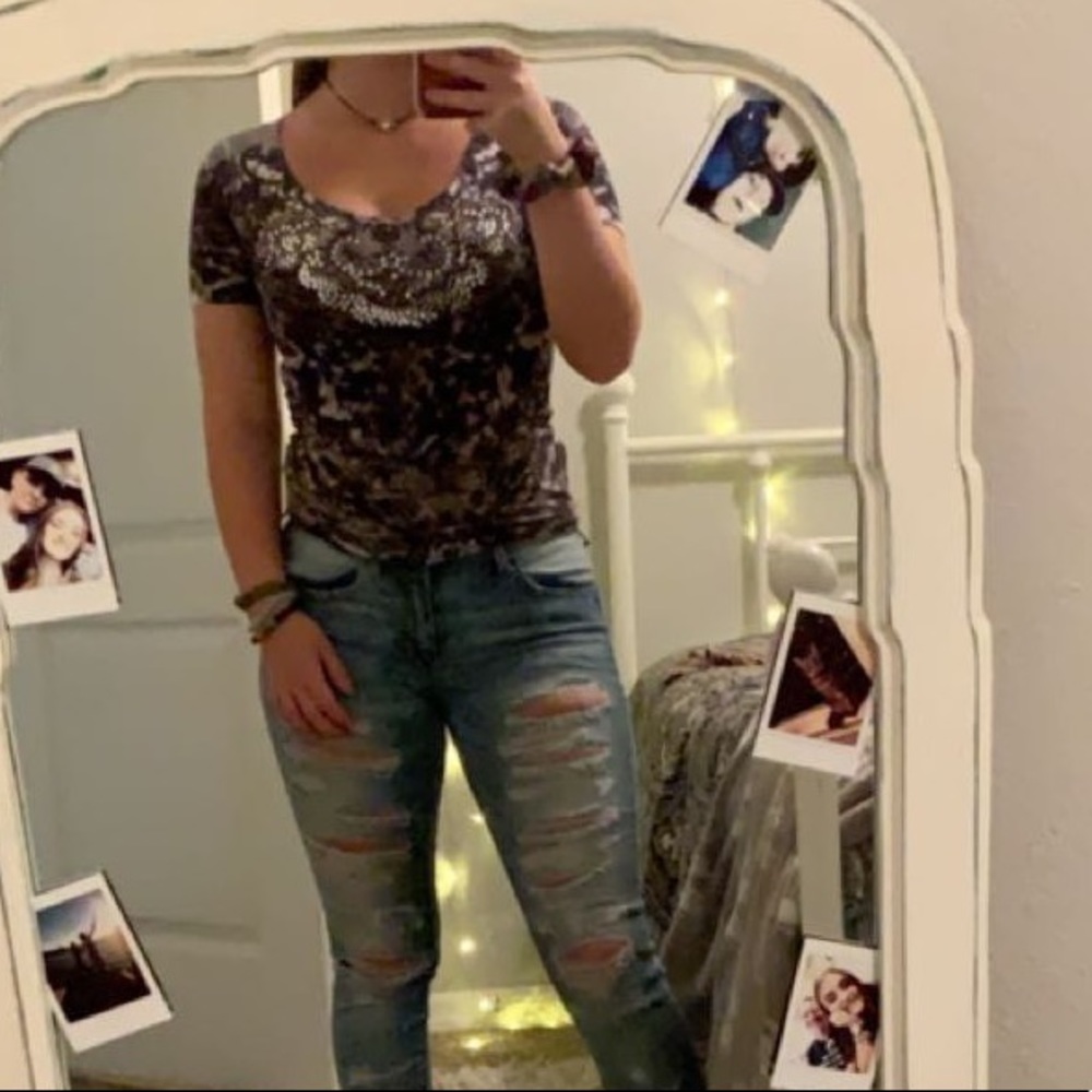 Cute buckle shirt